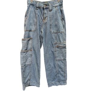 Wild Fable Womens High Rise Straight Leg Jeans Light Wash Blue Raw Hem Size 4/R